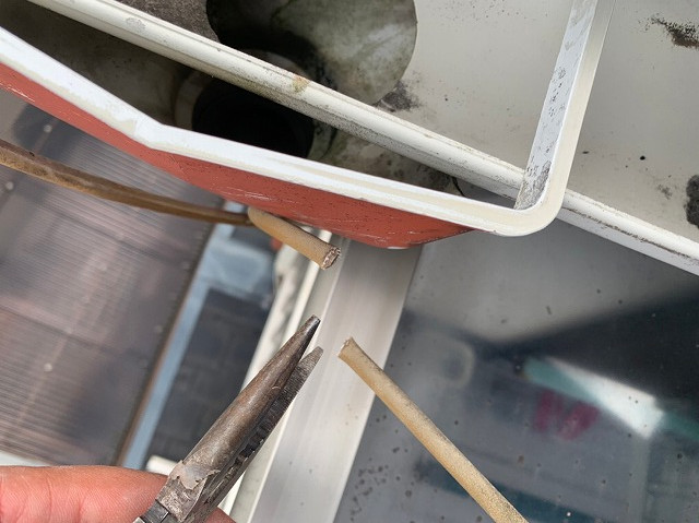 テレビ線をペンチで切断